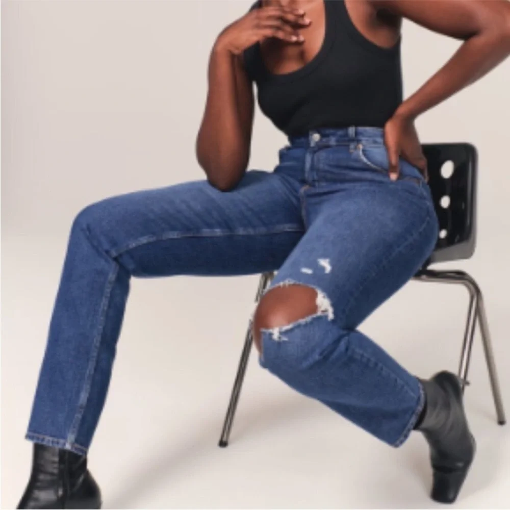 ABERCROMBIE + FITCH Curve Love The Mom High Rise Distressed Straight Leg Jeans